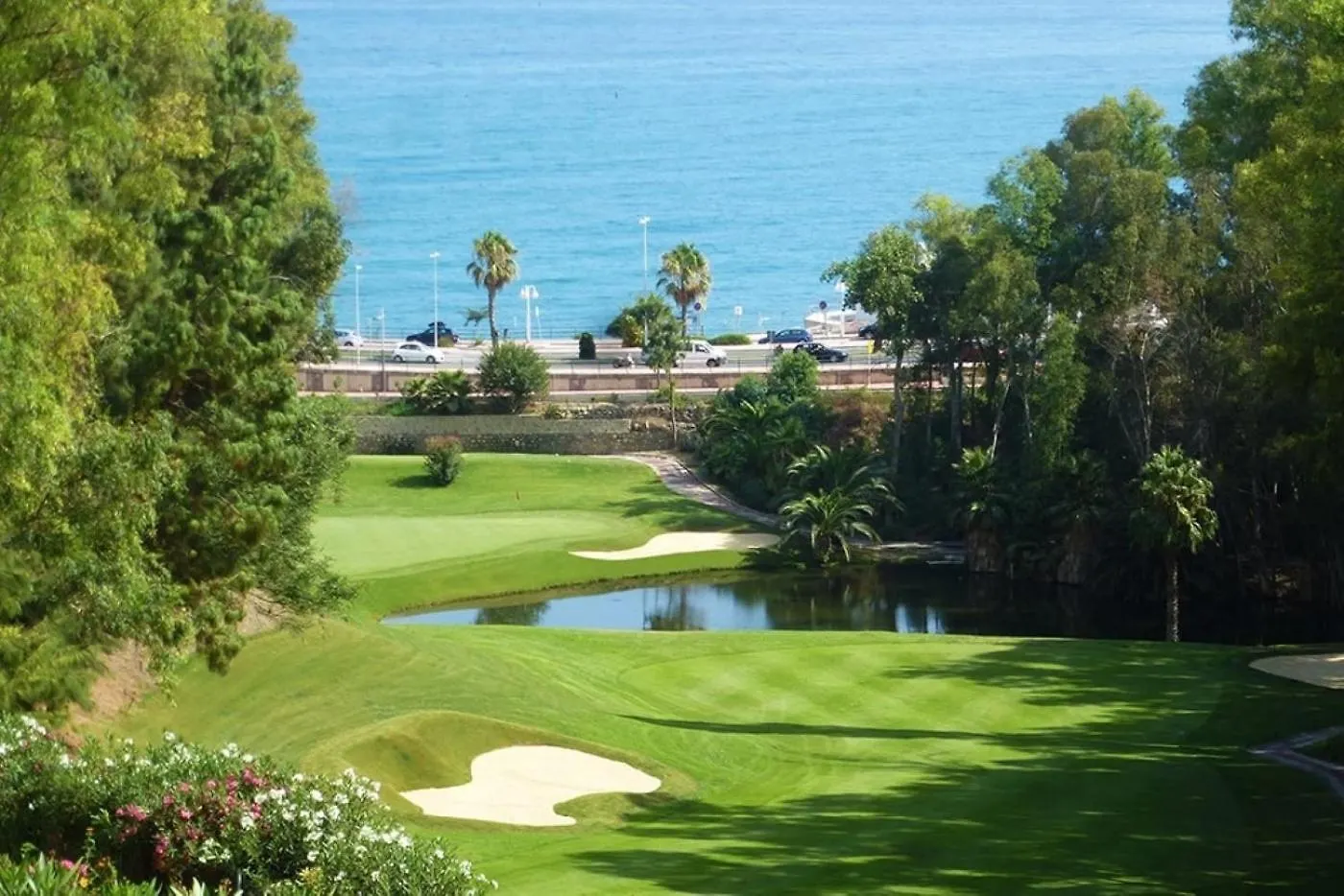 Charming 2-Bedroom Apartment With Terraces & Pool In Torrequebrada Benalmadena