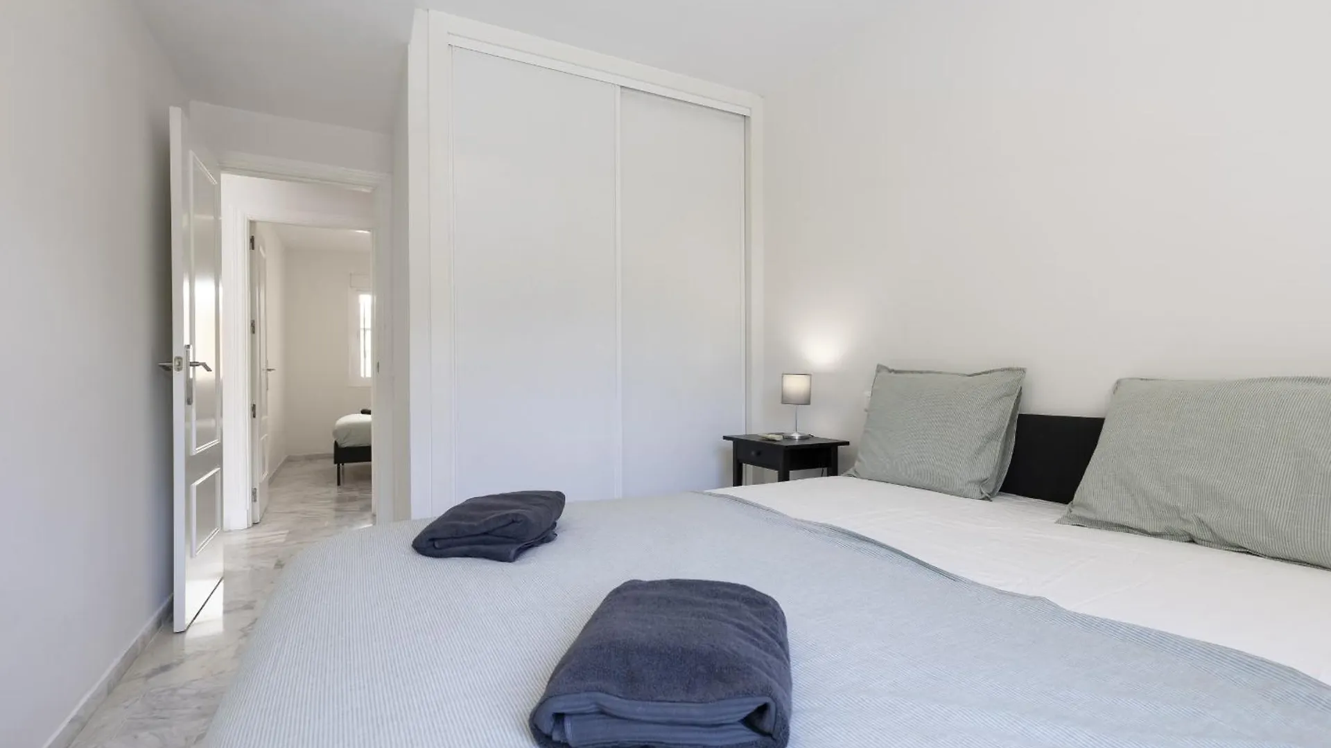 Charming 2-Bedroom Apartment With Terraces & Pool In Torrequebrada Benalmádena Ισπανία