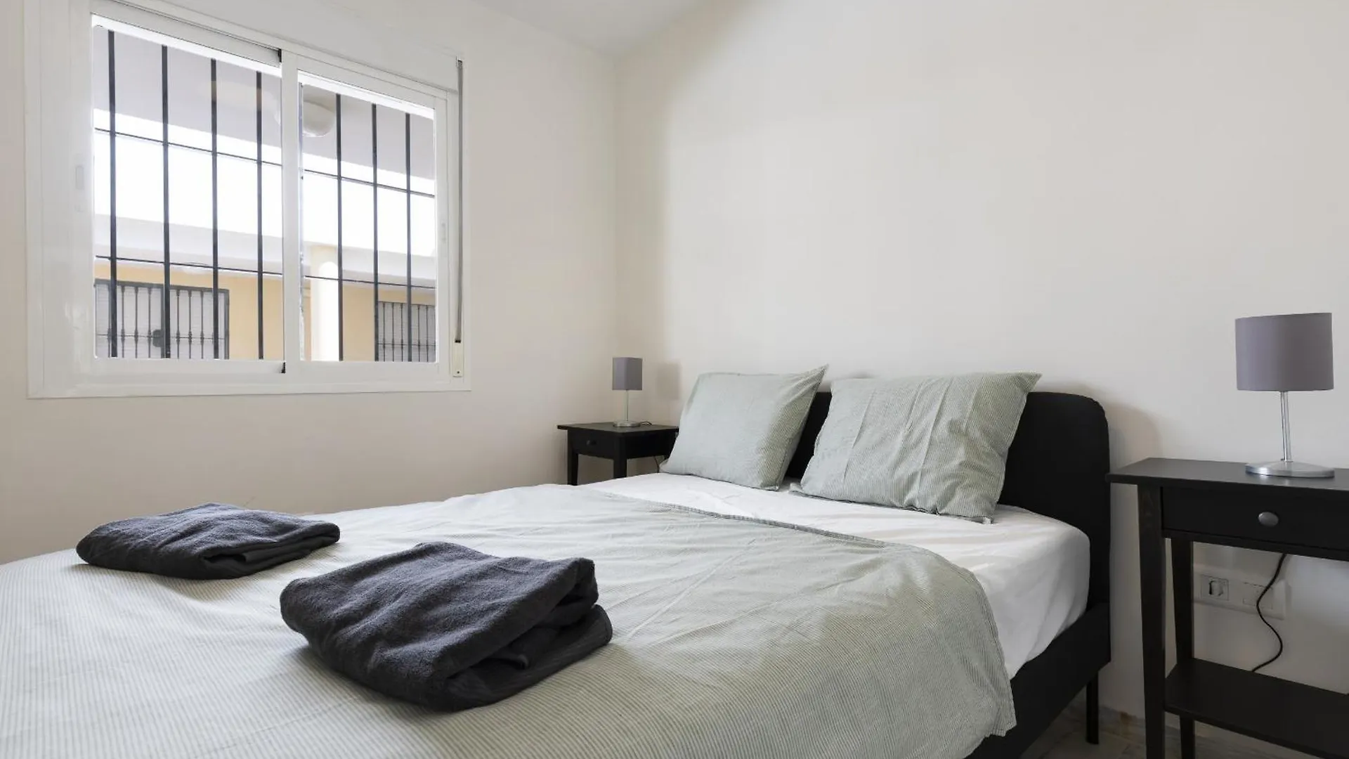 Charming 2-Bedroom Apartment With Terraces & Pool In Torrequebrada Benalmadena Spain