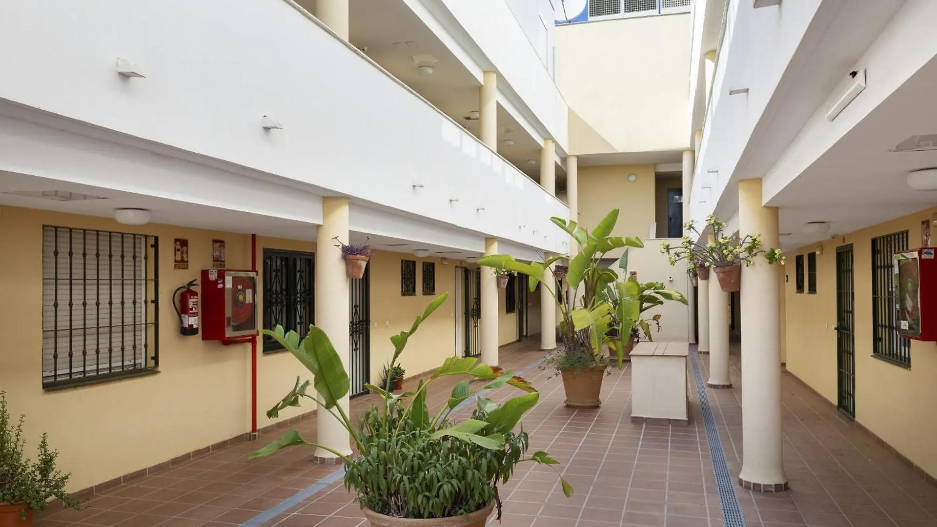 Charming 2-Bedroom Apartment With Terraces & Pool In Torrequebrada Benalmadena Spain