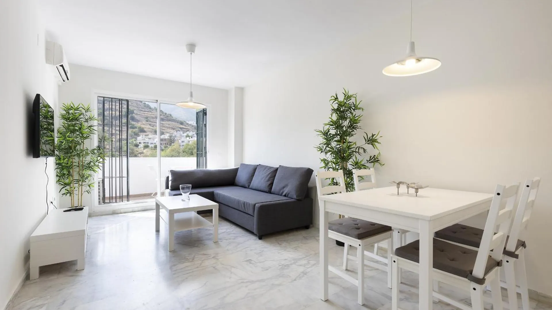 Charming 2-Bedroom Apartment With Terraces & Pool In Torrequebrada Benalmadena 0*,