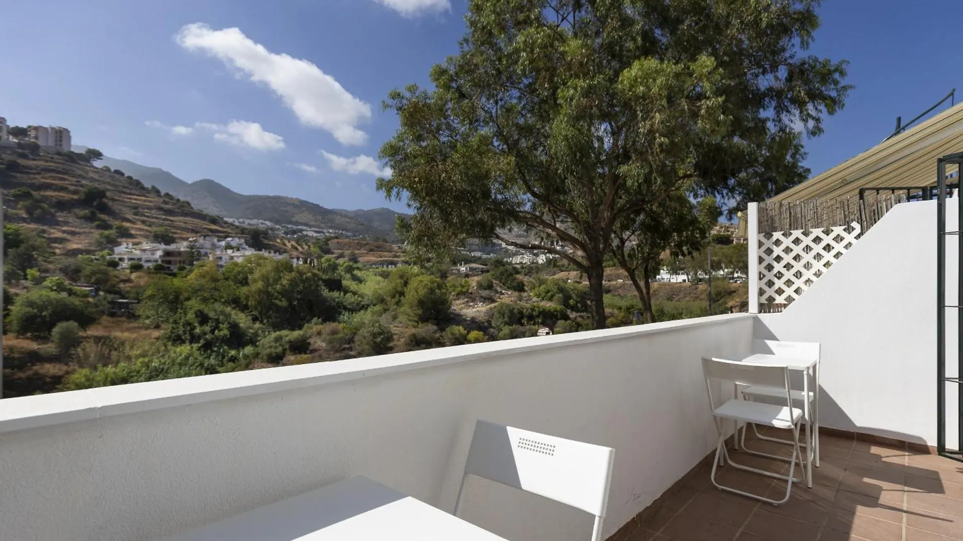 Charming 2-Bedroom Apartment With Terraces & Pool In Torrequebrada Benalmadena Spain