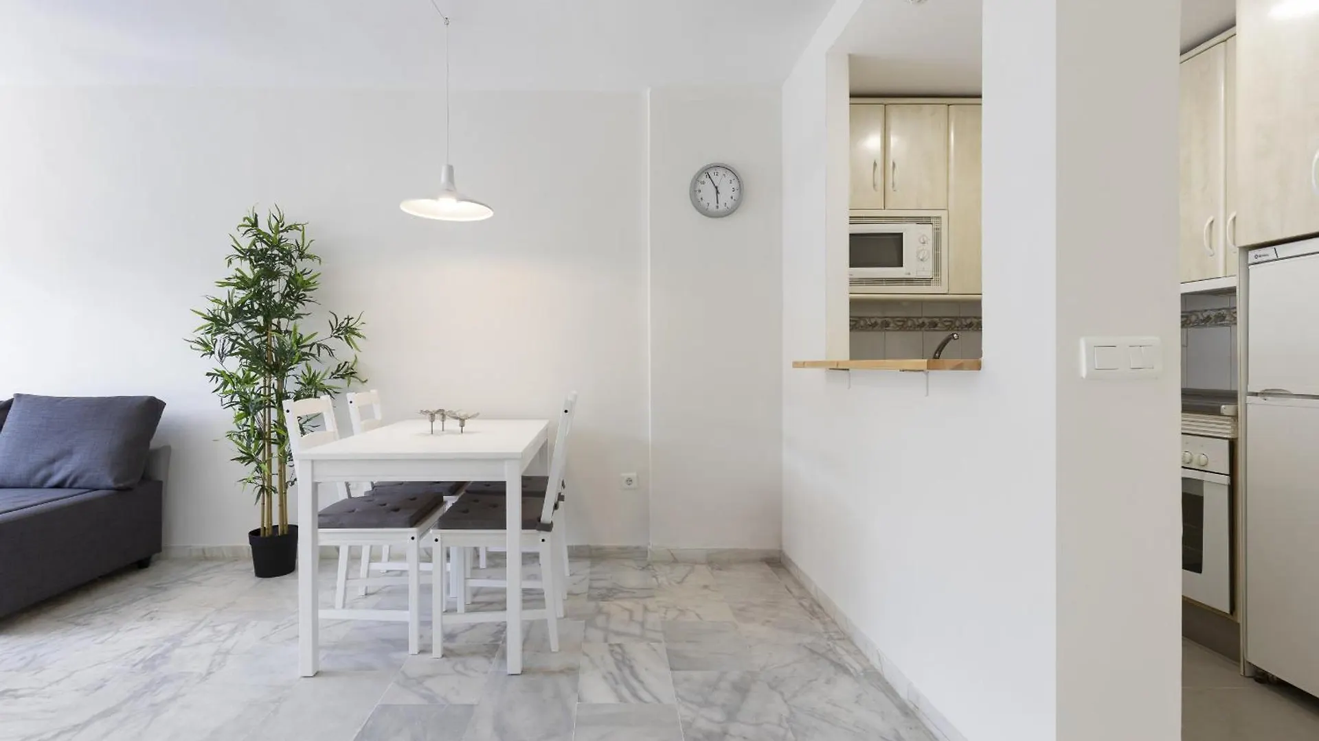 Charming 2-Bedroom Apartment With Terraces & Pool In Torrequebrada Benalmádena Ισπανία